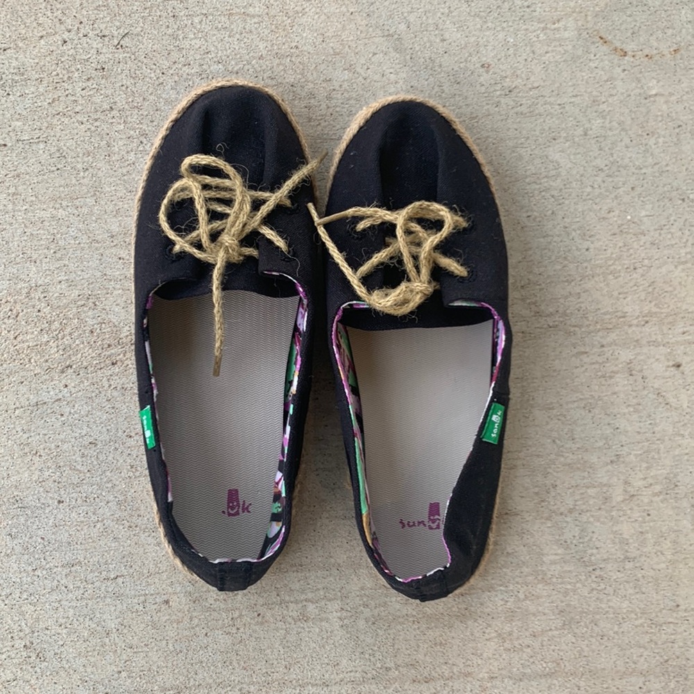 ❗️BARELY WORN❗️Sanuk Shoes